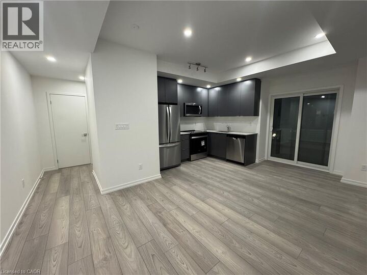 Property Photo:  17 Lytham Green Circle 27  ON L3Y 0H4 