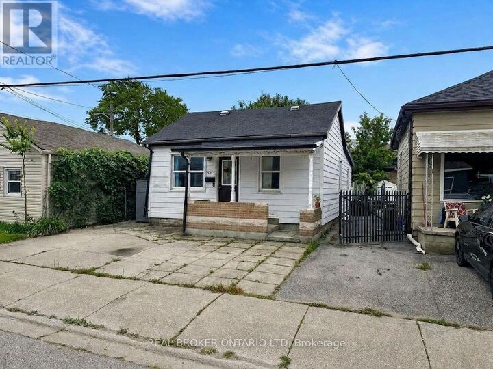 Property Photo:  563 South Street South  ON N6B 1C5 