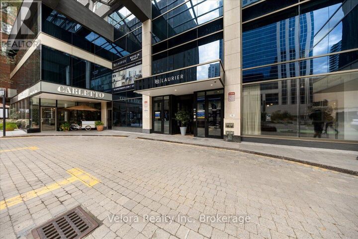 Property Photo:  161 Laurier Avenue West 1205  ON K1P 5J2 