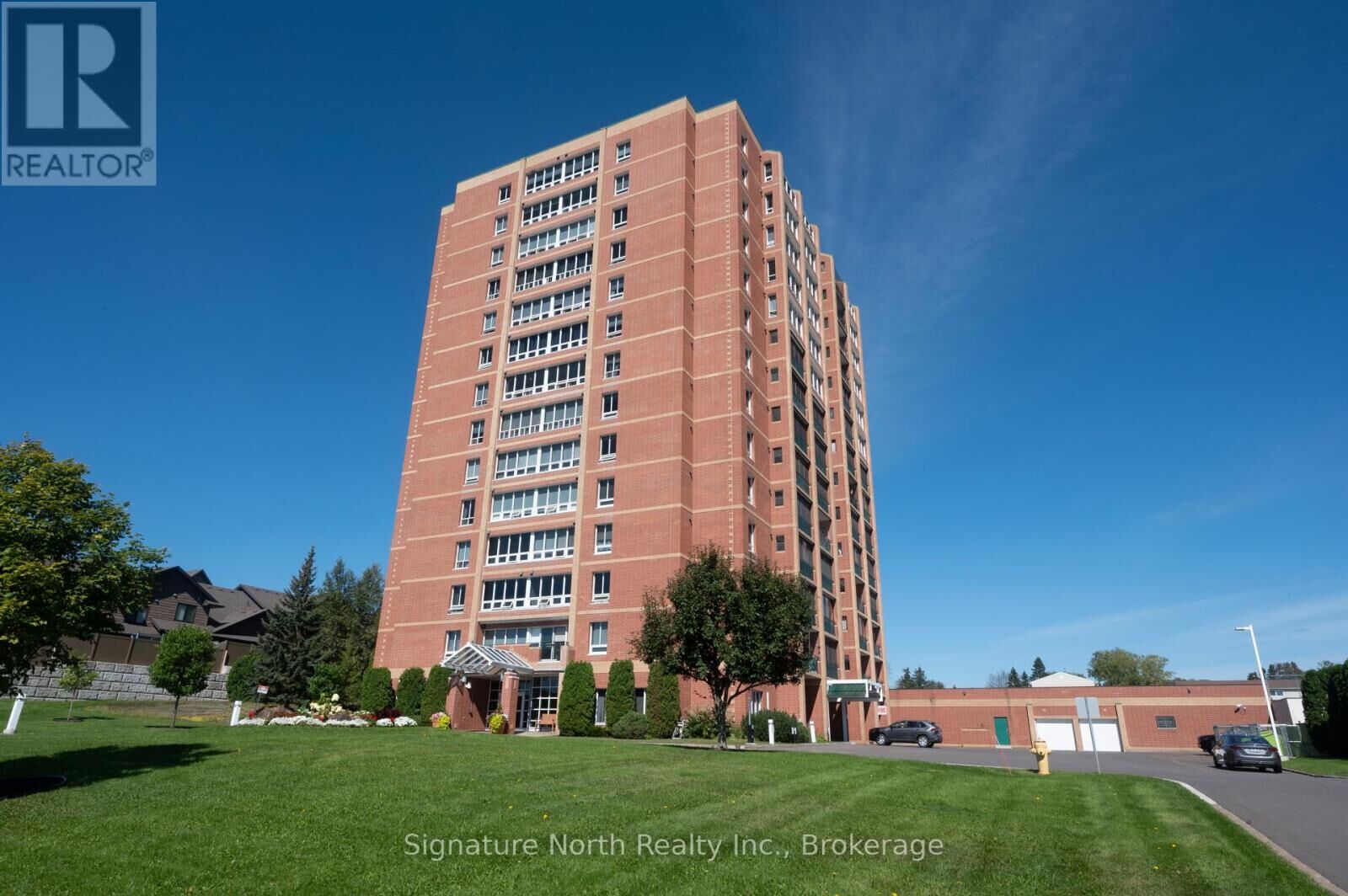 Property Photo: 590 Beverly Street 1402 ON P7B 5S7