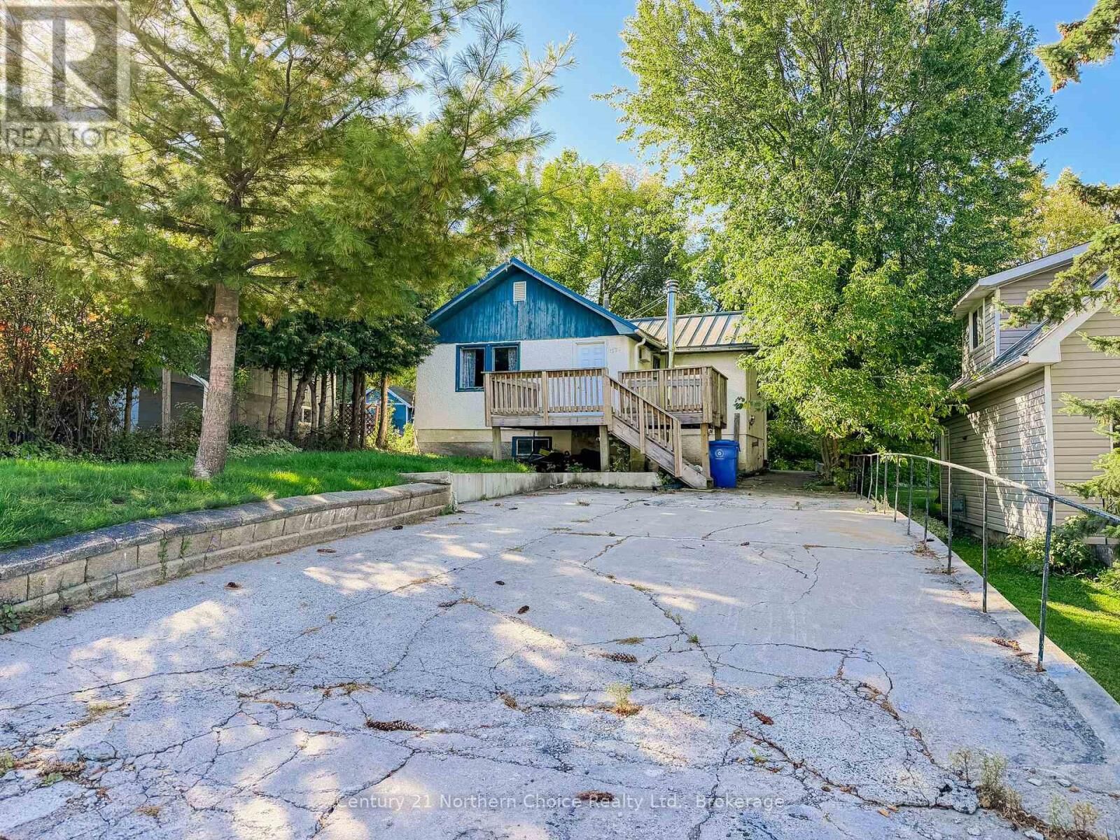 Property Photo: 1509 Agur Street ON P9N 1M4