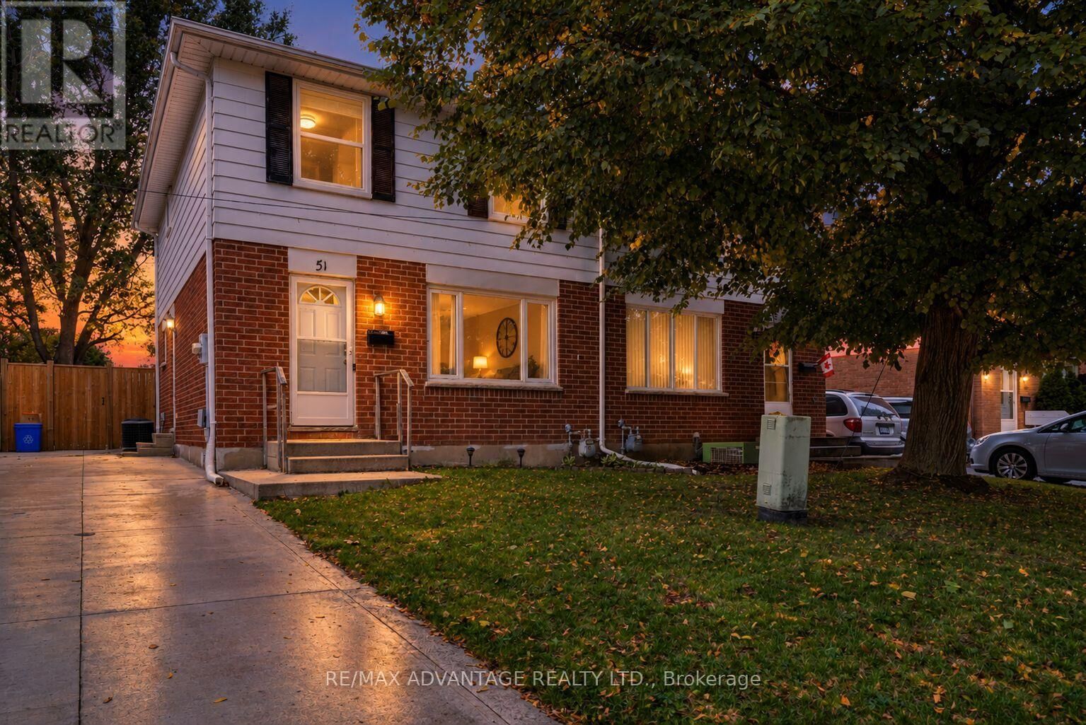 Property Photo:  51 Pauline Crescent East  ON N6E 2L2 