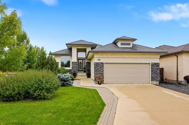 Property Photo:  32 Needlehurst Place  MB R3Y 0C3 