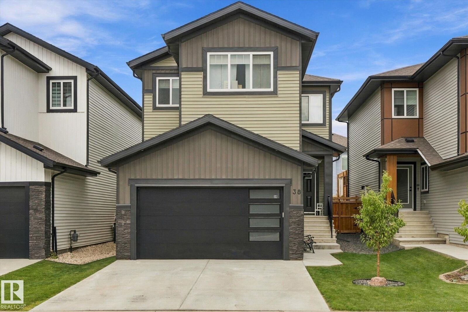 Property Photo:  38 Starling Way  AB T8L 0Y1 