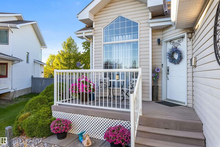 Property Photo: 58 Harcourt Crescent AB T8N 6K7