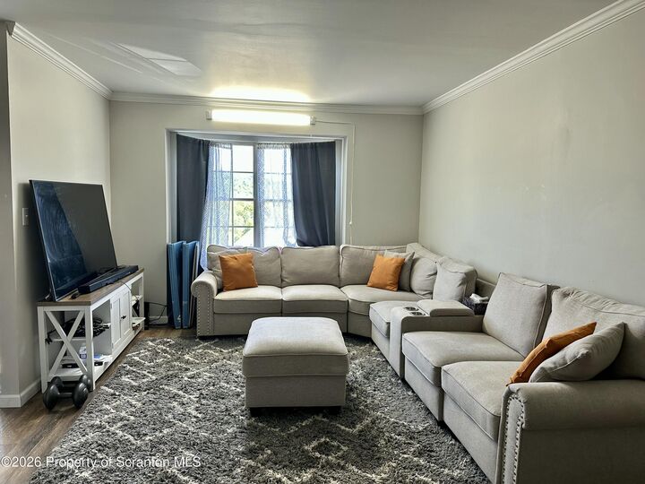 Property Photo:  8 Briarwood Way  PA 18411 