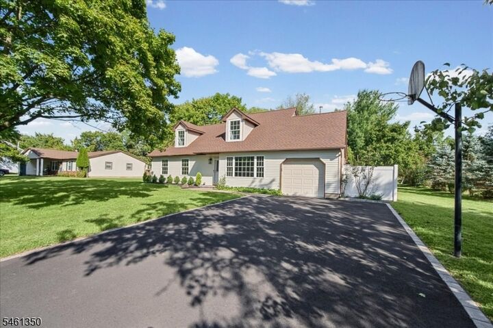 Property Photo:  17 Londonderry Dr  NJ 08822 