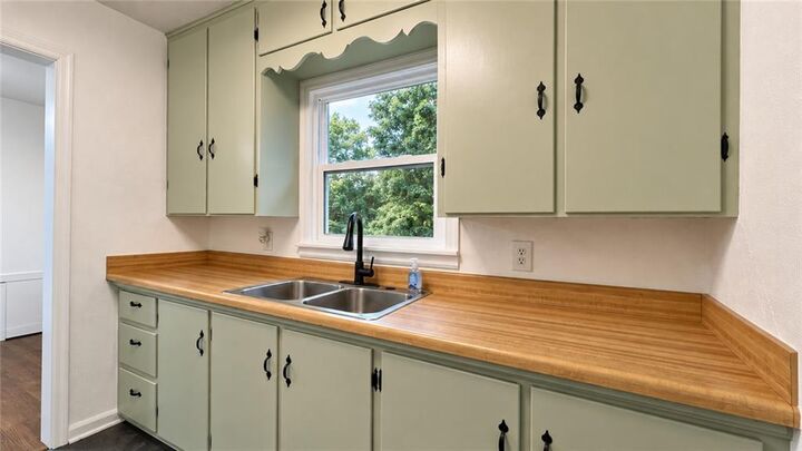 Property Photo:  1201 NE 76th Terrace  MO 64118 