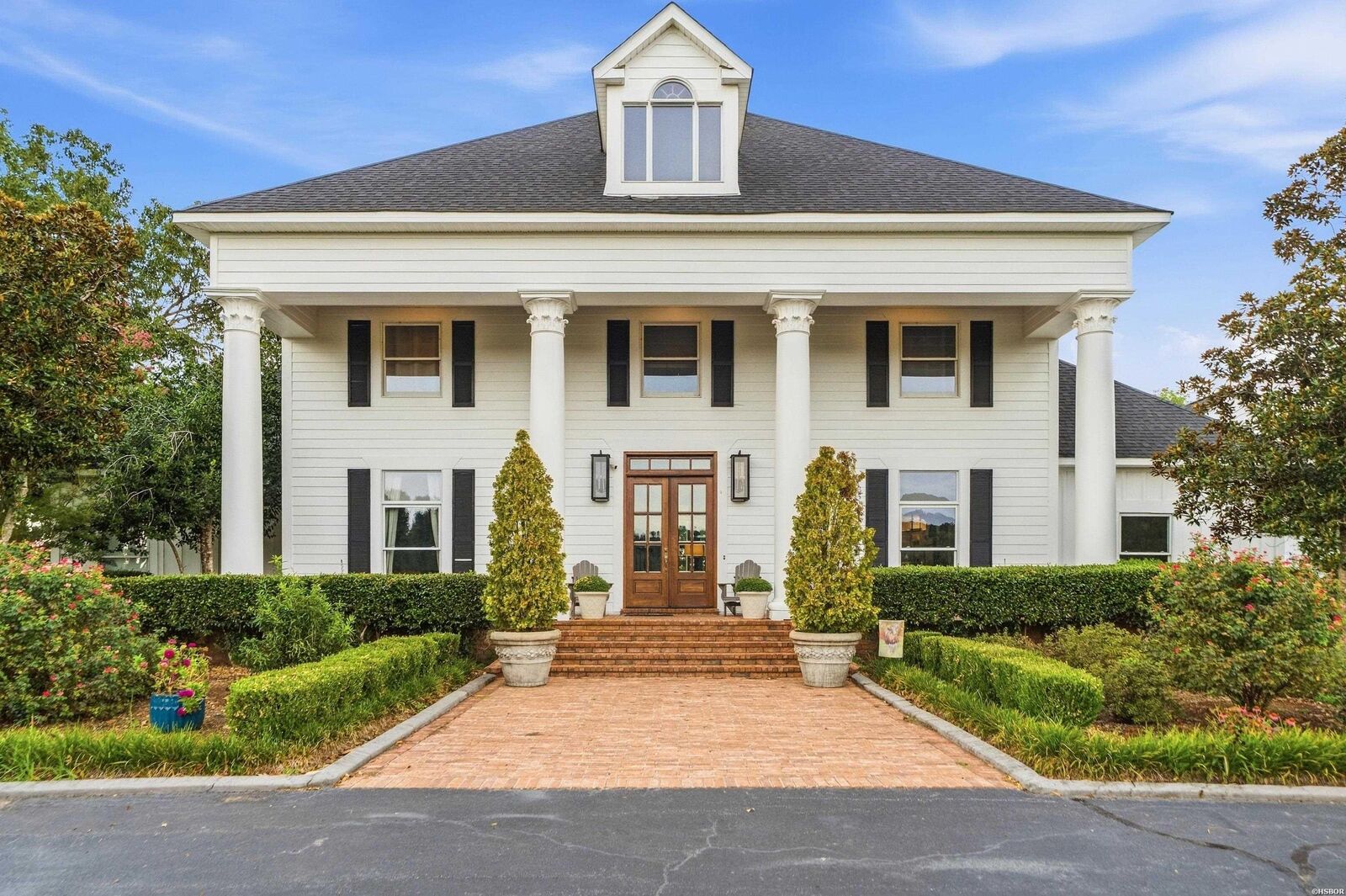 Property Photo:  