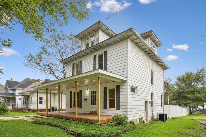 Property Photo:  110 5th Ave SE  IA 50662 