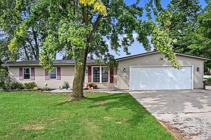 Property Photo:  475 N Benton  IN 46543 