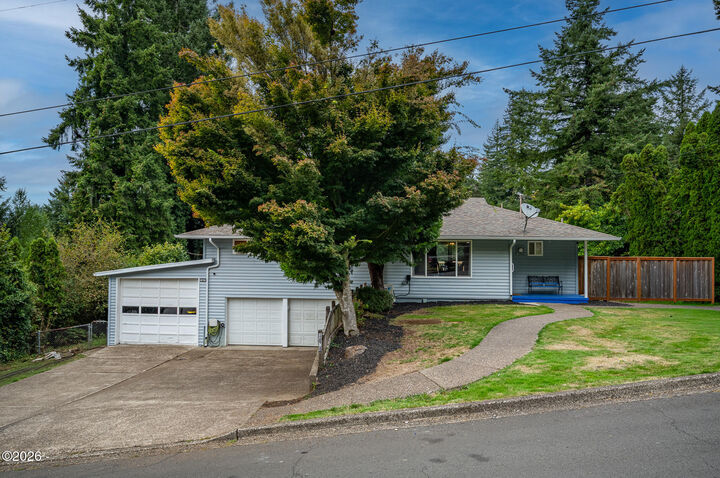 Property Photo: 1648 SE Alder Ln Drive OR 97391