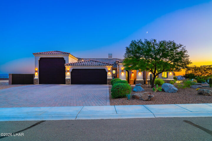 Property Photo: 4001 Avienda Del Sol AZ 86406