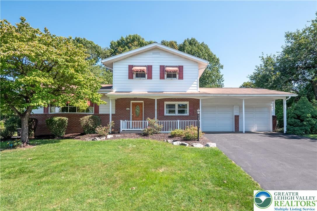 Property Photo: 2530 Rosewood Drive PA 18017