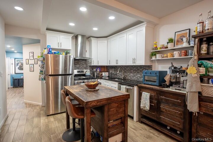 Property Photo:  1616 Taylor Avenue  NY 10460 