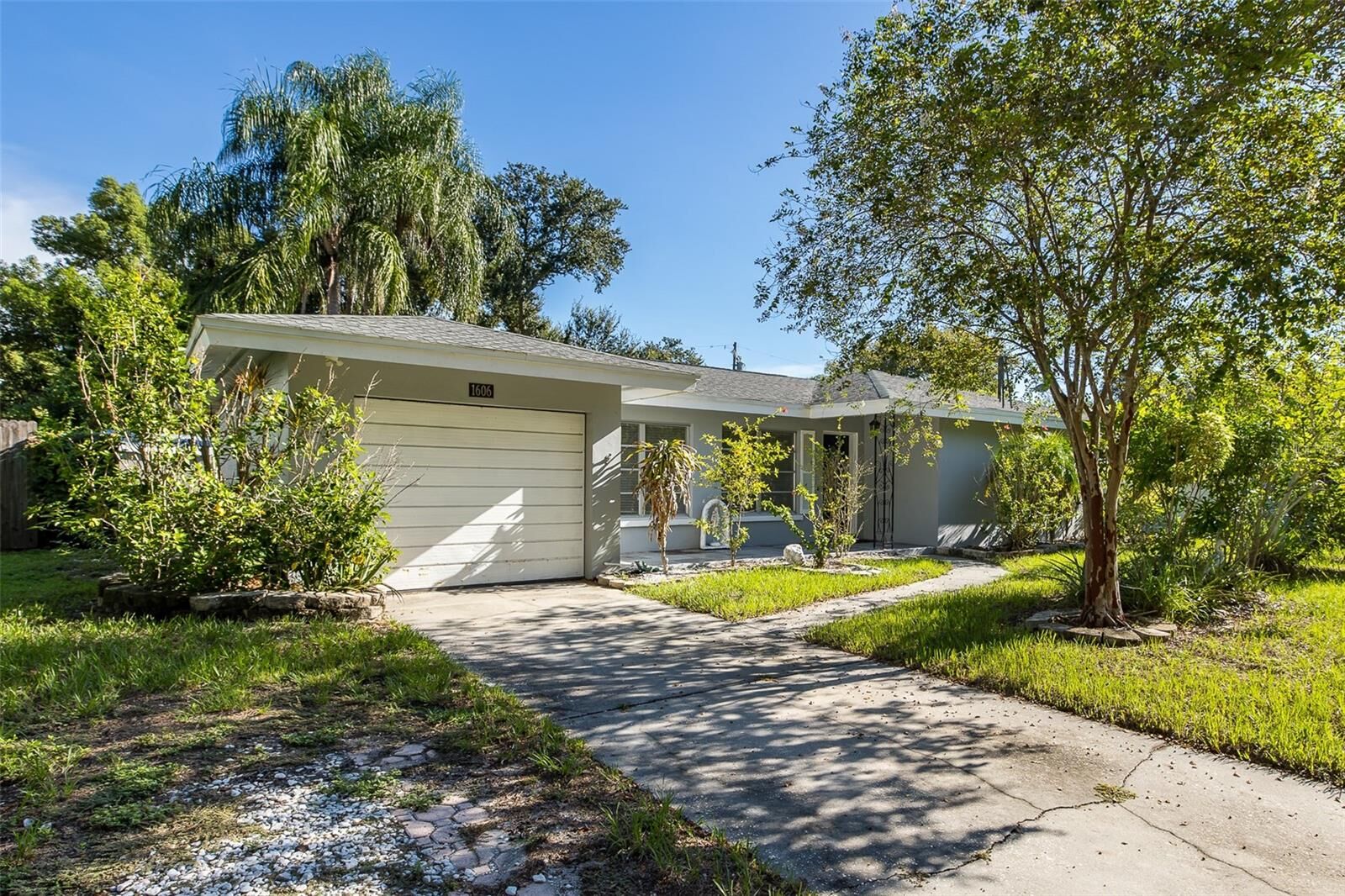 Property Photo: 1606 Fruitwood Drive FL 33756