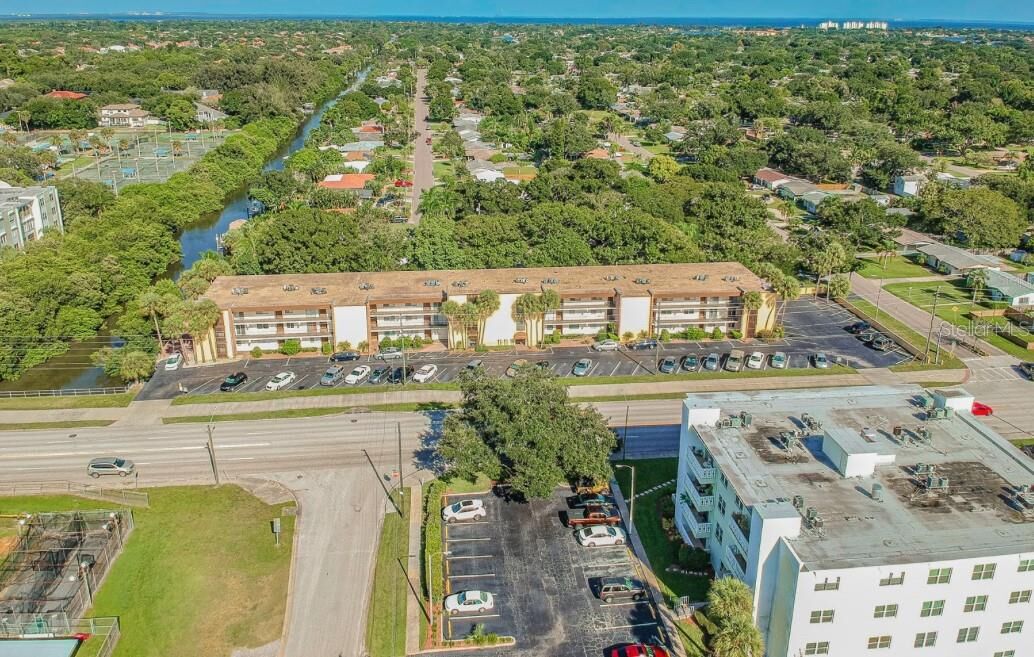 Property Photo: 4435 1st Street NE 308 FL 33703