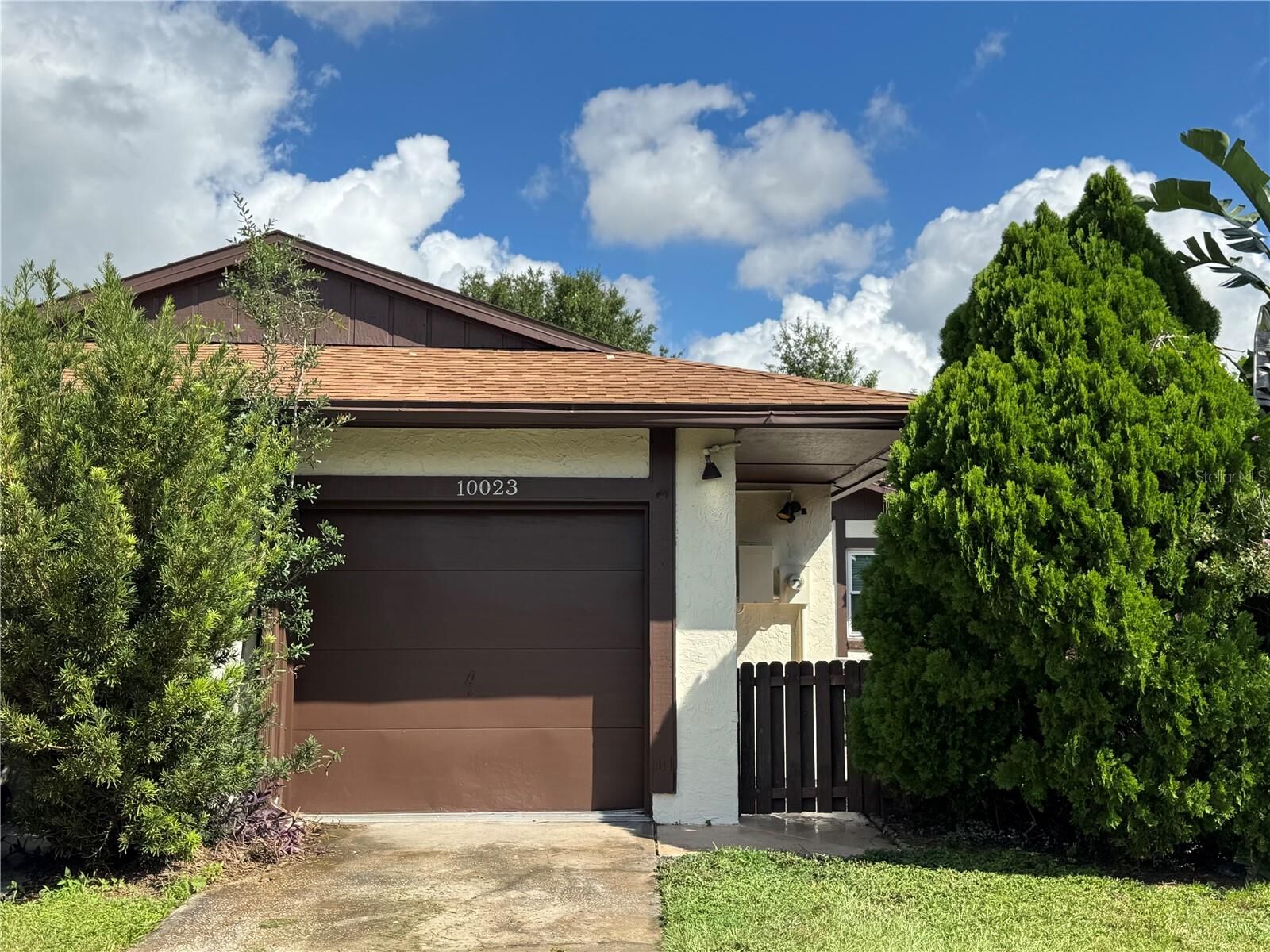 Property Photo: 10023 Brightfield Court FL 32821