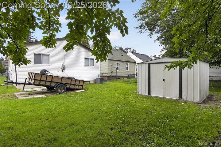 Property Photo:  7504 Lozier Avenue  MI 48091 2010 