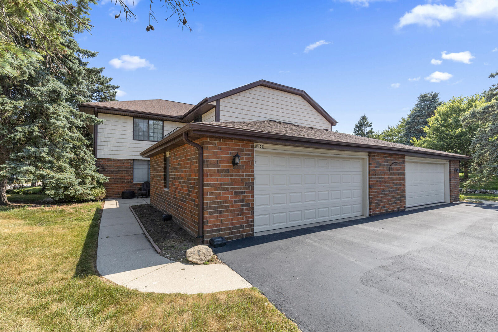 Property Photo:  8122 S Legend Dr  WI 53132 