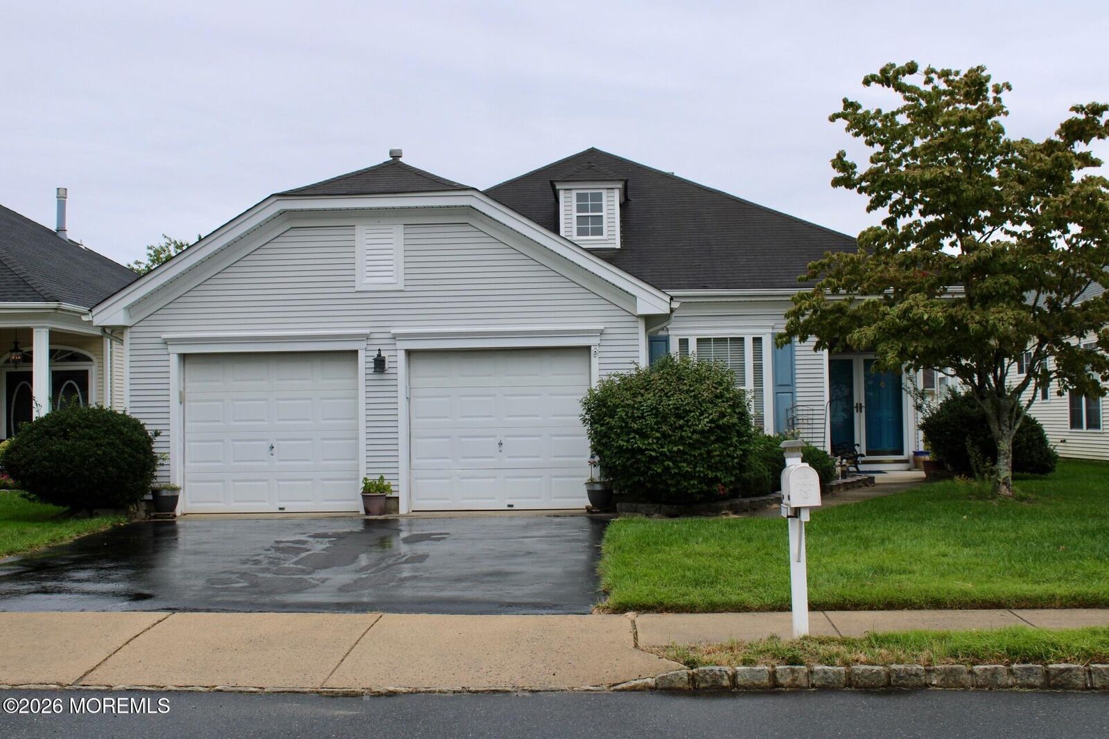 Property Photo:  4 Summerlawn Drive  NJ 08701 
