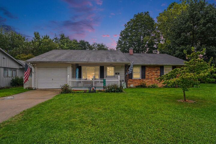 Property Photo:  512 Springfield Circle  MI 49120 