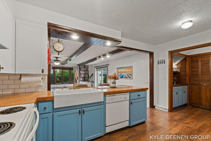 Property Photo: 135 Grandview Avenue MI 49423