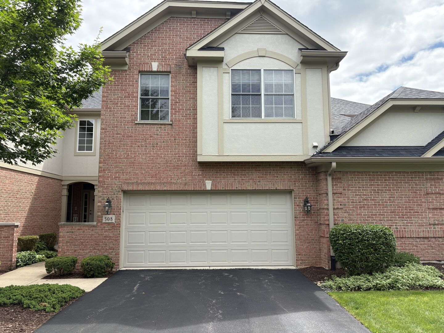 Property Photo: 508 Ashbury Court IL 60439