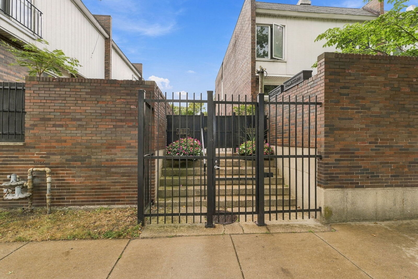Property Photo:  1174 E 53rd Street  IL 60615 