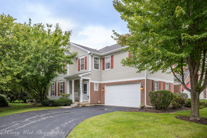Property Photo: 2615 Lorraine Circle IL 60134