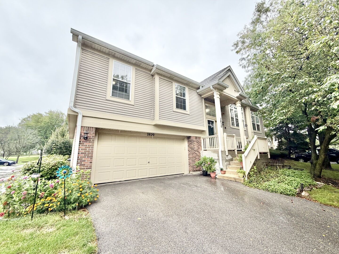 Property Photo: 2820 N Greenwood Avenue IL 60004