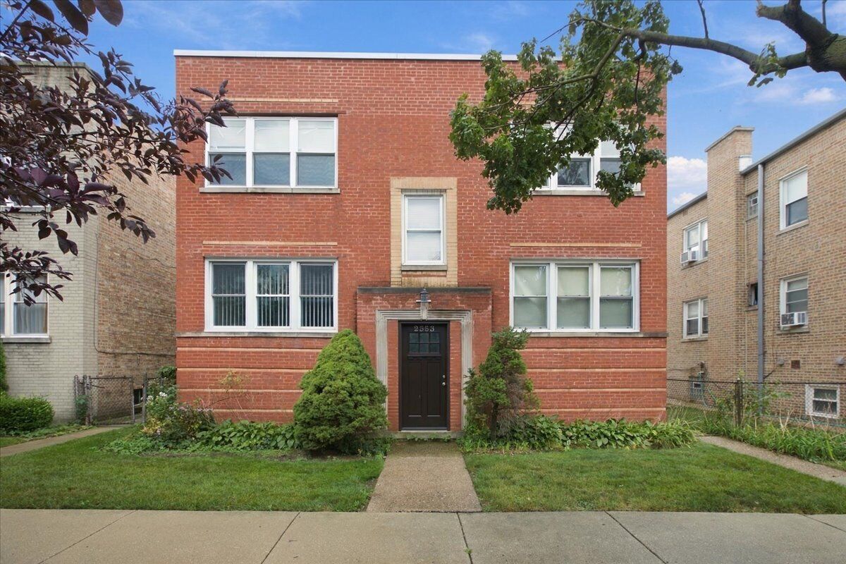 Property Photo: 2553 W Summerdale Avenue 1E IL 60625