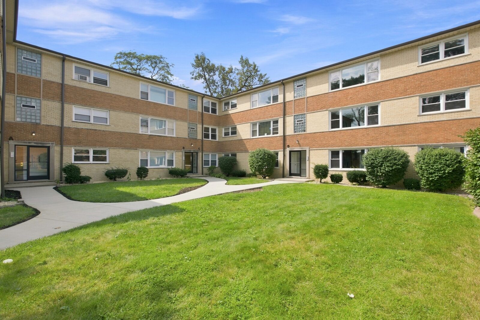 Property Photo: 7900 S Merrill Avenue 2A IL 60649