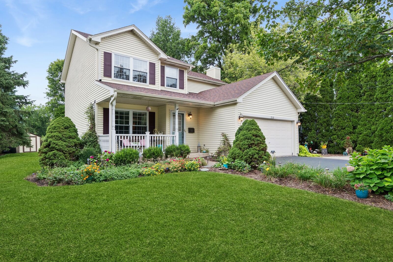 Property Photo:  213 Lathem Street  IL 60510 