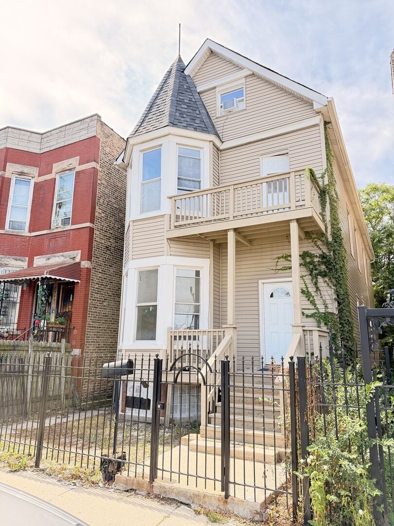 Property Photo: 2342 N Kimball Avenue 2 IL 60647