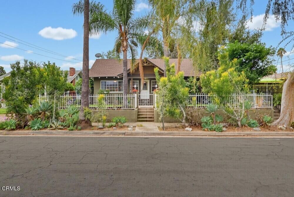 Property Photo:  