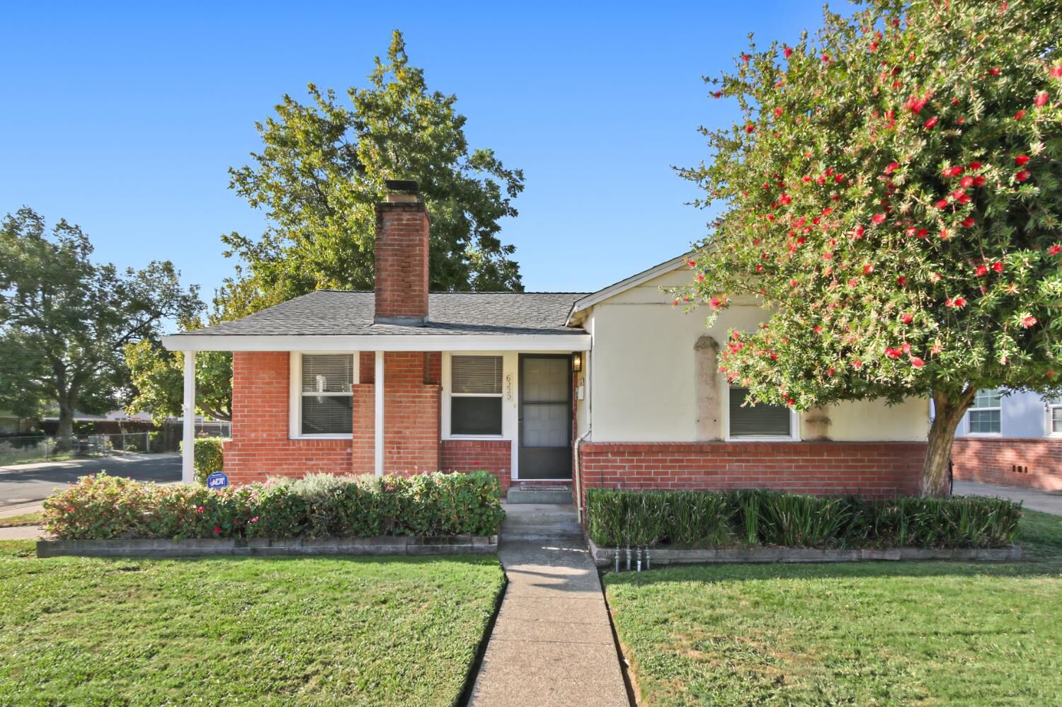 Property Photo:  6220 1st Avenue  CA 95817 