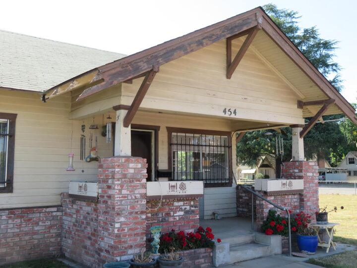 Property Photo: 454 N 3rd Avenue CA 95361