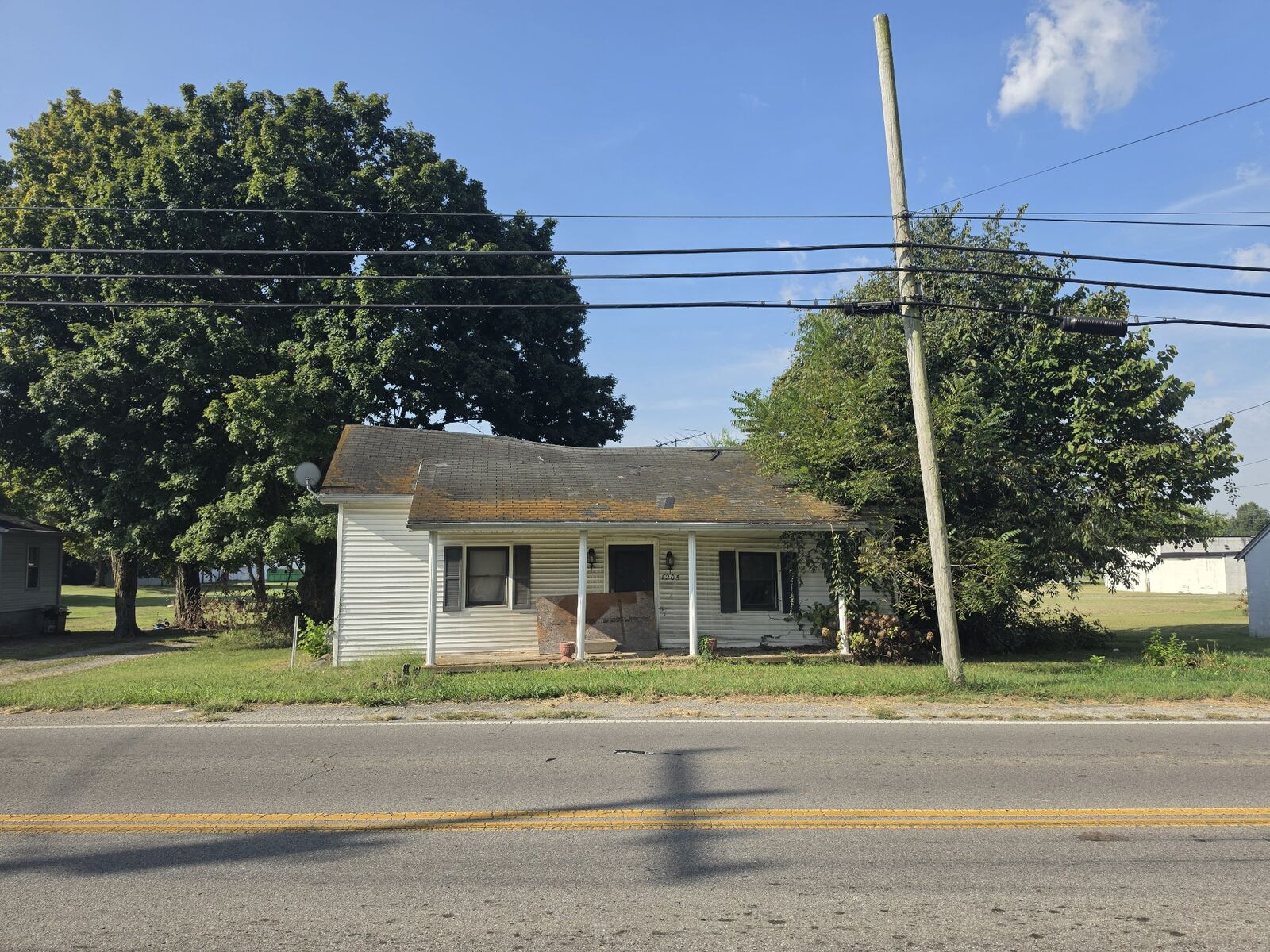 Property Photo:  1205 E Church St  TN 37141 