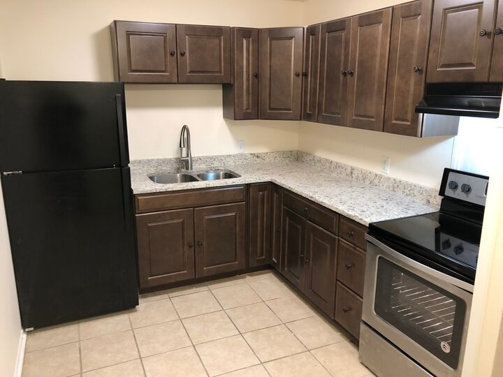 Property Photo: 441 Harding Pl B3 TN 37211