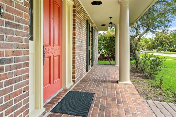 Property Photo: 178 Chateau Latour Drive LA 70065