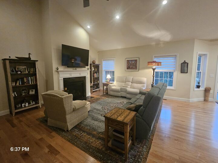 Property Photo: 81 Bentley Way NH 03102