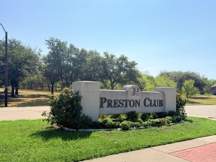 Property Photo:  401 Roberts Court  TX 76258 