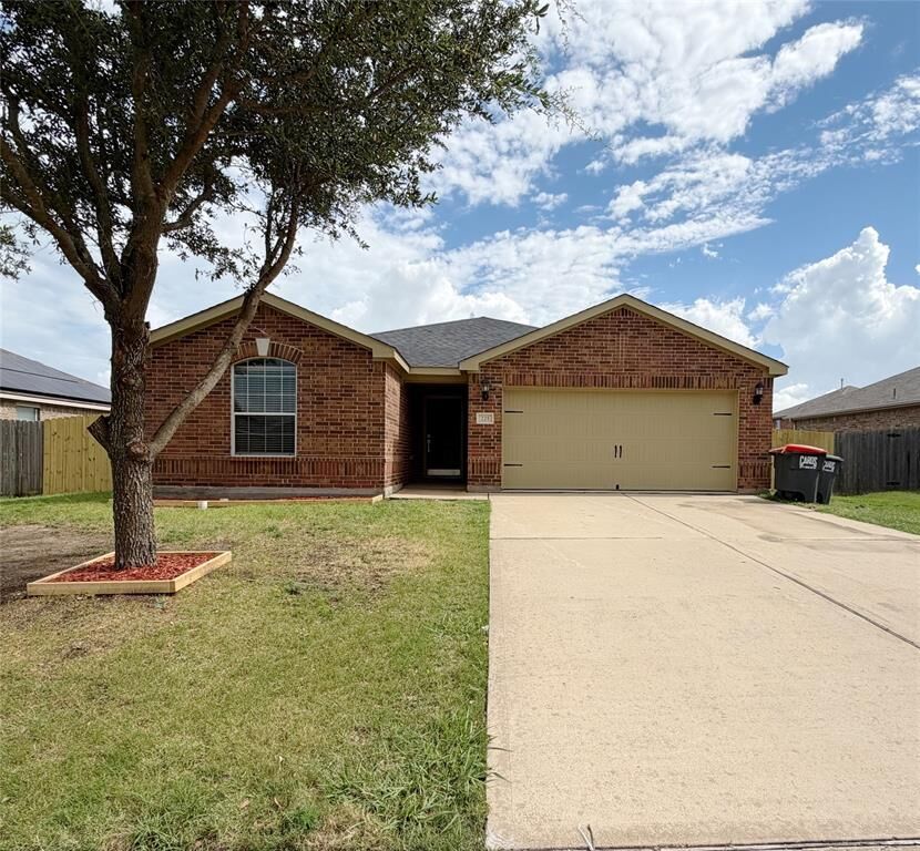 Property Photo: 225 Meadow Ridge Drive TX 75409
