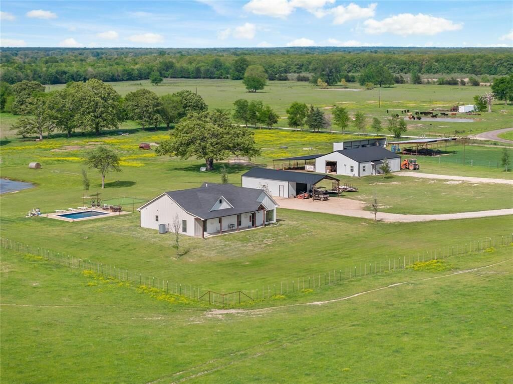 Property Photo: 634 County Road 44550 TX 75462