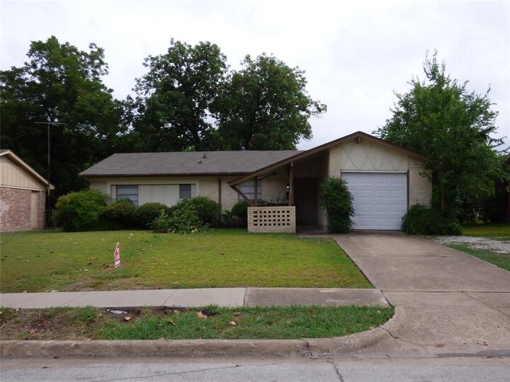 Property Photo:  502 Moonlight Drive  TX 75040 