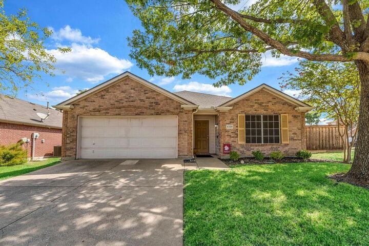 Property Photo: 1320 Periwinkle Drive TX 75098
