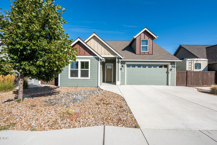Property Photo: 4270 SW 43rd Street OR 97756