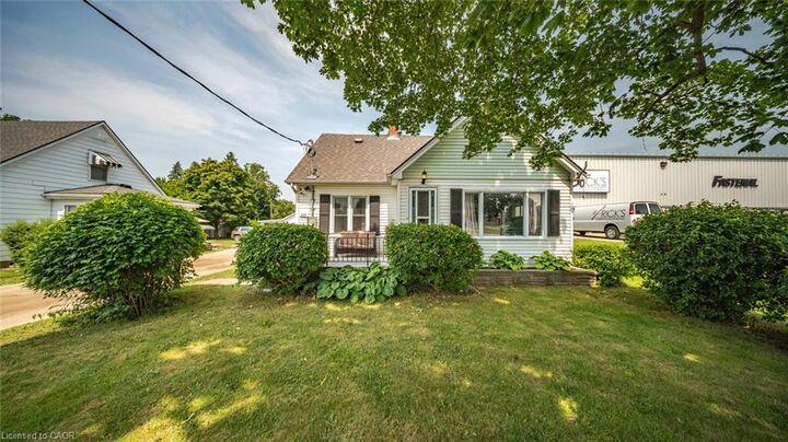 Property Photo: 509 Queensway W ON N3Y 4R5