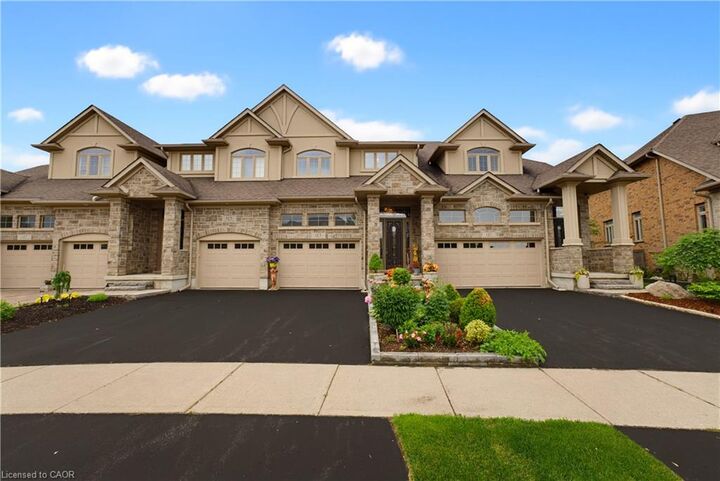 Property Photo:  123 Oak Park Drive  ON N2K 0B3 